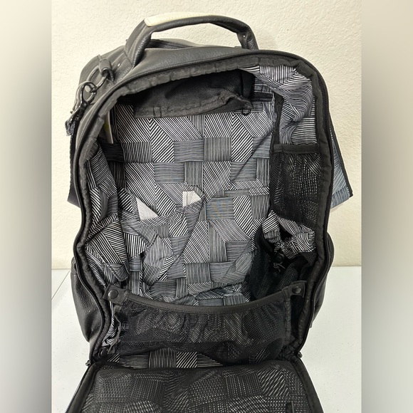 ❌Sold on Mer❌ Itzy Ritzy Diaper Bag Backpack Large Capacity Boss Backpack - Picture 8 of 10